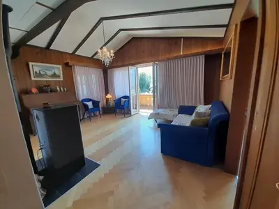 Ein Sitzbereich in der Unterkunft Cozy Chalet by Interlaken. Parking