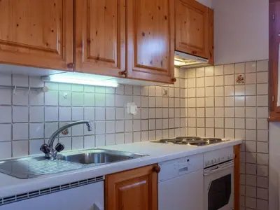 Küche/Küchenzeile in der Unterkunft Apartment Les Crêtes 1-4 by Interhome