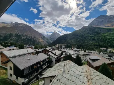Ein allgemeiner Bergblick oder ein Berglick von der Ferienwohnung aus