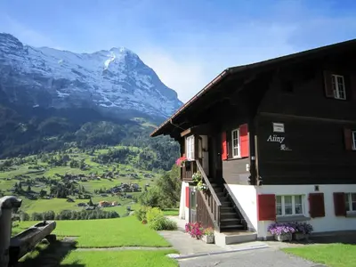 Ein allgemeiner Bergblick oder ein Berglick von der Ferienwohnung aus