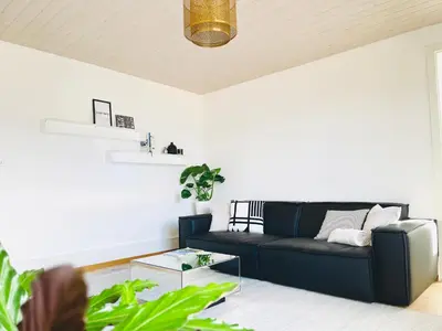 Ein Sitzbereich in der Unterkunft -The Urbanist- Lakeview Free Parking 2BD Fast WiFi