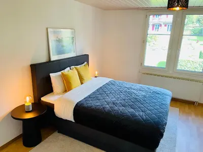 Ein Bett oder Betten in einem Zimmer der Unterkunft -The Urbanist- Lakeview Free Parking 2BD Fast WiFi