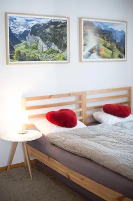 Ein Bett oder Betten in einem Zimmer der Unterkunft Wengen Ski Cup Lauberhorn flat available