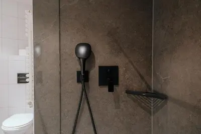 Ein Badezimmer in der Unterkunft The Blue Ice Apartment - GRINDELHOMES
