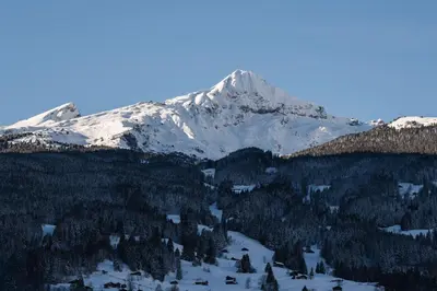 Ein allgemeiner Bergblick oder ein Berglick von der Ferienwohnung aus