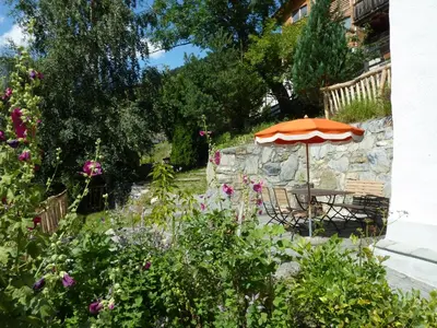 Ein Garten an der Unterkunft Ferienhaus Turilji