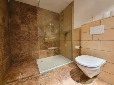 Ein Badezimmer in der Unterkunft Magnifique et cosy chalet La Marmotte, St-Martin, Val d'Hérens