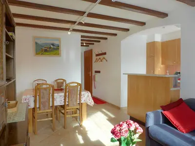Ein Sitzbereich in der Unterkunft Apartment Barzettes-Vacances B 455- entrée n-16 by Interhome