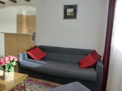 Ein Sitzbereich in der Unterkunft Apartment Barzettes-Vacances B 455- entrée n-16 by Interhome