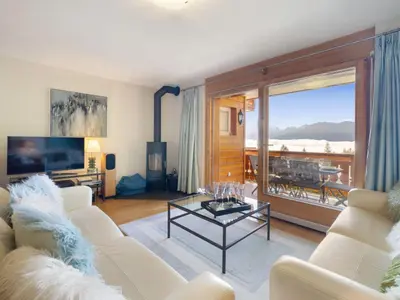 Ein allgemeiner Bergblick oder ein Berglick von der Ferienwohnung aus