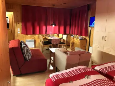 Ein Sitzbereich in der Unterkunft Studio Abendglöckli Süd Ost