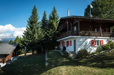 Das Gebäude in dem sich die Ferienwohnung befindet