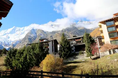 Ein allgemeiner Bergblick oder ein Berglick von der Ferienwohnung aus
