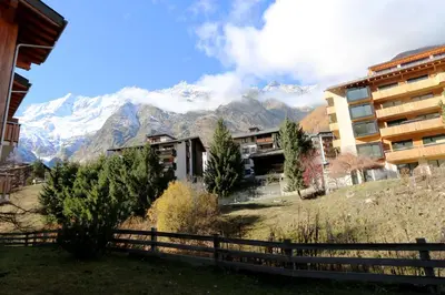 Ein allgemeiner Bergblick oder ein Berglick von der Ferienwohnung aus