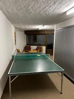 Tischtennis in der Unterkunft Cosy Studio for 5 near ski lift, Les Gentianes oder in der Nähe