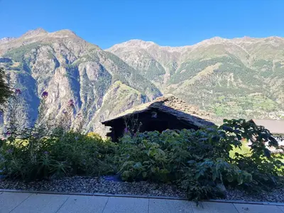 Ein allgemeiner Bergblick oder ein Berglick von der Ferienwohnung aus