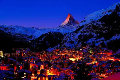 Ein allgemeiner Bergblick oder ein Berglick von der Ferienwohnung aus