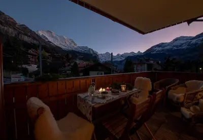 Ein allgemeiner Bergblick oder ein Berglick von der Ferienwohnung aus
