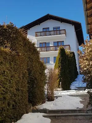 Das Gebäude in dem sich die Ferienwohnung befindet