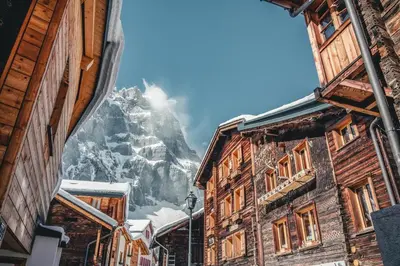 Ein allgemeiner Bergblick oder ein Berglick von der Ferienwohnung aus