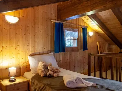 Ein Bett oder Betten in einem Zimmer der Unterkunft Chalet Anusach by Interhome