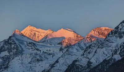 Ein allgemeiner Bergblick oder ein Berglick von des Hotels aus