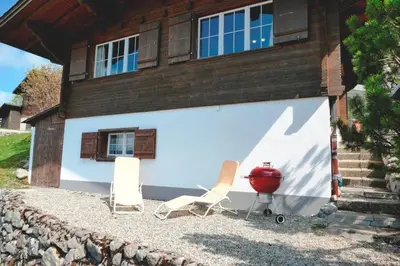 Das Gebäude in dem sich das Ferienhaus befindet