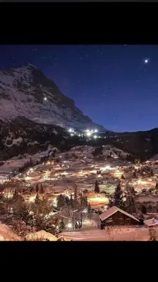 Ein allgemeiner Bergblick oder ein Berglick von der Ferienwohnung aus