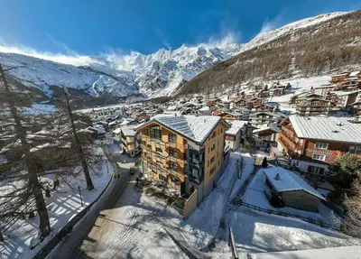 Ein allgemeiner Bergblick oder ein Berglick von der Ferienwohnung aus