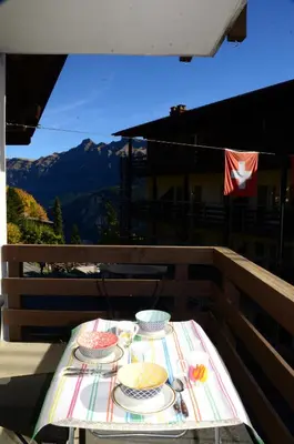 Ein allgemeiner Bergblick oder ein Berglick von der Ferienwohnung aus