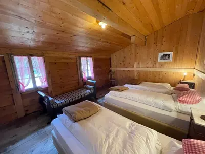 Ein Bett oder Betten in einem Zimmer der Unterkunft Berghotel Gasterntal