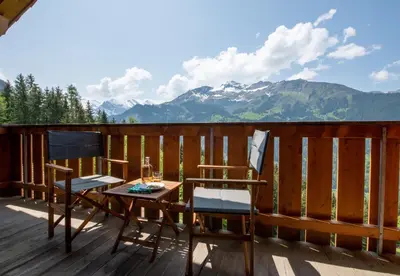 Ein allgemeiner Bergblick oder ein Berglick von des Chalets aus