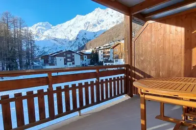 Ein allgemeiner Bergblick oder ein Berglick von der Ferienwohnung aus