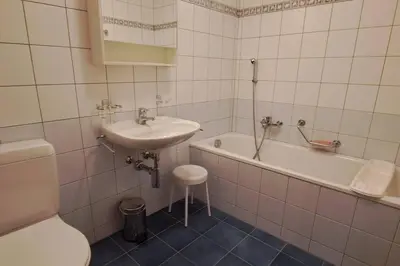 Ein Badezimmer in der Unterkunft Grosses Moos 22 - Spacious 2-Bedroom flat with