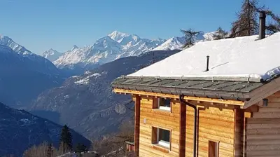 Ein allgemeiner Bergblick oder ein Berglick von der Ferienwohnung aus