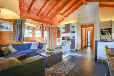 Ein Sitzbereich in der Unterkunft Chalet Quattro