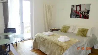 Ein Bett oder Betten in einem Zimmer der Unterkunft Swiss Blue Residence-Lake View