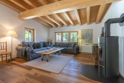 Ein Sitzbereich in der Unterkunft Alphubel Apartment Täsch by HomeFlow