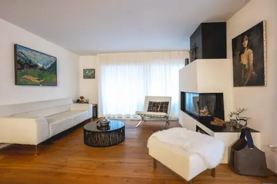 Ein Sitzbereich in der Unterkunft Amara Apartment by HomeFlow