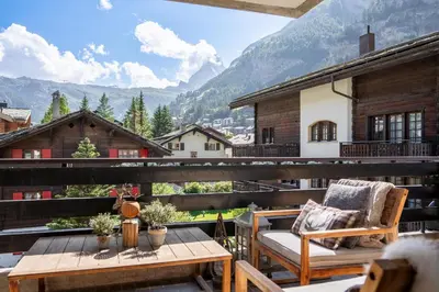 Ein allgemeiner Bergblick oder ein Berglick von der Ferienwohnung aus