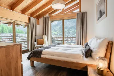 Ein Bett oder Betten in einem Zimmer der Unterkunft Zenith B Apartment by HomeFlow