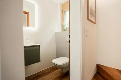 Ein Badezimmer in der Unterkunft Zenith B Apartment by HomeFlow