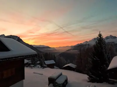 Ein allgemeiner Bergblick oder ein Berglick von der Ferienwohnung aus