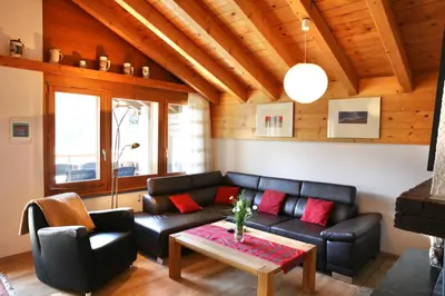Ein Sitzbereich in der Unterkunft Monte Rosa Apartments Täsch