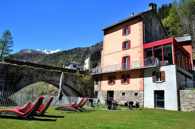 Ein allgemeiner Bergblick oder ein Berglick von des Hotels aus