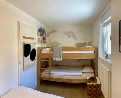 Ein Bett oder Betten in einem Zimmer der Unterkunft Spacious 3 Room Apartment - Family-Friendly - Central Leukerbad - Great Views