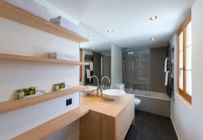 Ein Badezimmer in der Unterkunft Chalet Vreneli