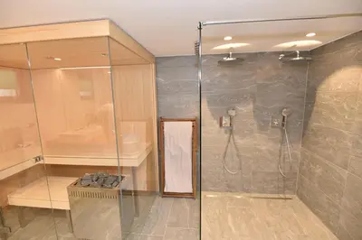 Ein Badezimmer in der Unterkunft Fantastic renovated Chalet in the heart of Alps