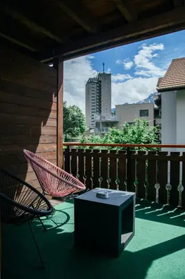 Ein Balkon oder eine Terrasse in der Unterkunft Between Lakes Apartments - 58