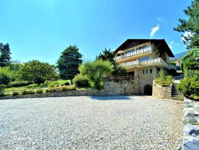 Das Gebäude in dem sich die Ferienwohnung befindet